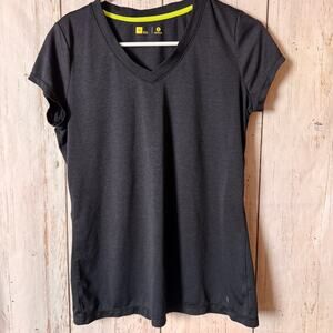 Xersion Athletic Sporty Black V Front Fitted Short Sleeve Tee Sz M